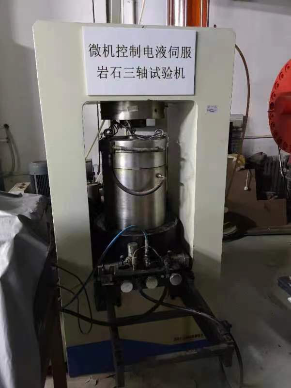 1667784328648506.png PDY-2000微機(jī)控制電液伺服巖石三軸試驗機(jī)1.png